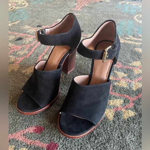 Vince Camuto Signature Black Suede Peep Toe Sandals Size 5.5 - Picture 2 of 6